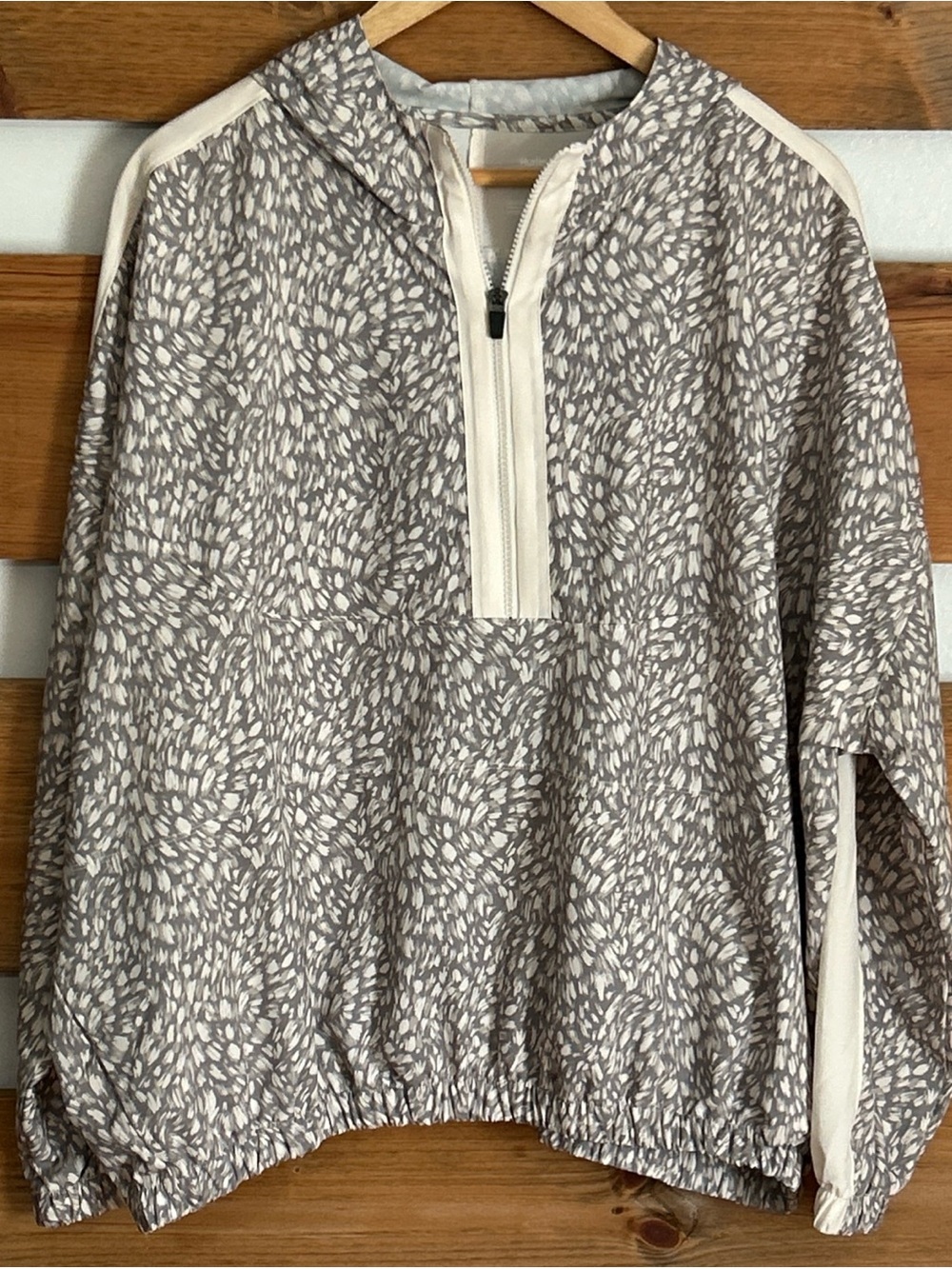 Hurley Gray & White Hash Accents Lightweight Women's 1/4 Zip Hoodie Size Large